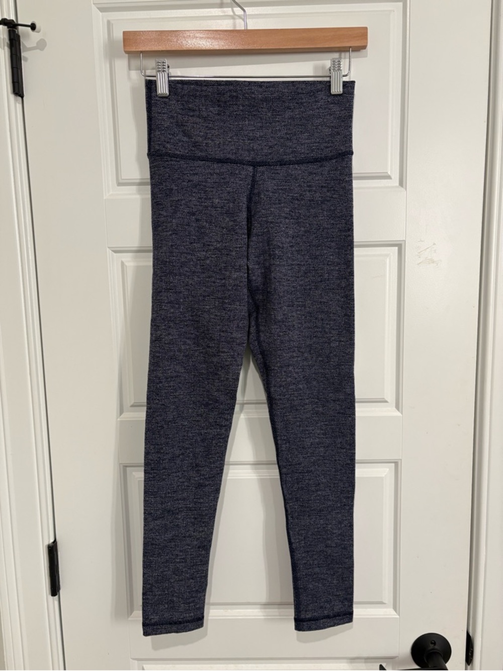 TNA Aritzia Women’s High Waisted Leggings Blue Textured Size Small 25" Inseam